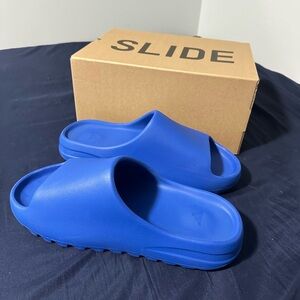 Men’s Yeezy Slide Blue Size 13 USED